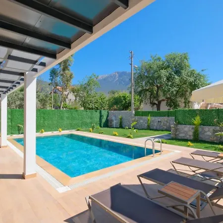 3 Bedroom With Private Pool Hot Tub *