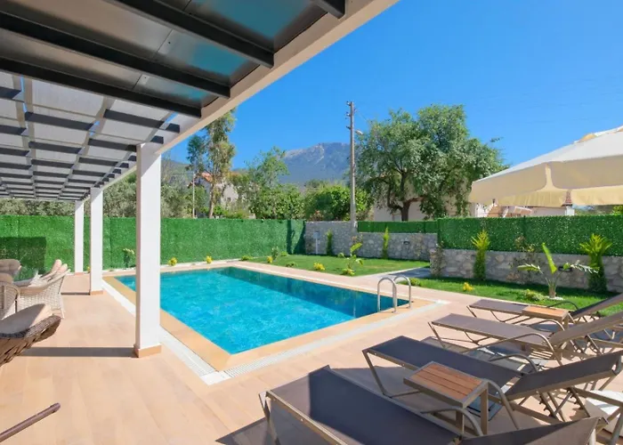 3 Bedroom With Private Pool Hot Tub *