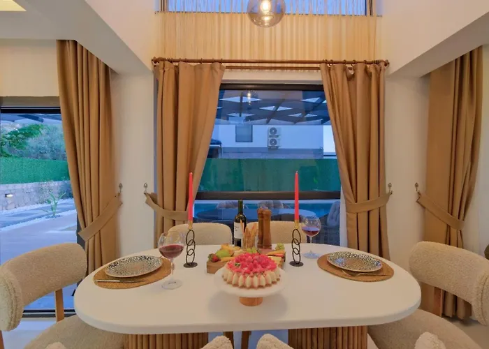 3 Bedroom With Private Pool Hot Tub