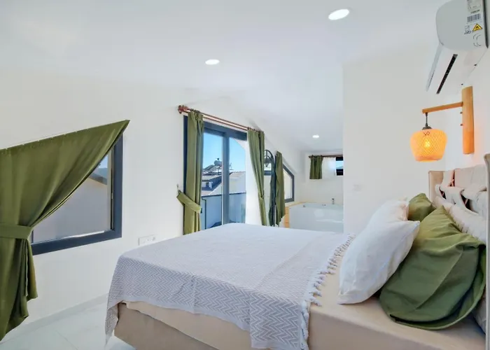 3 Bedroom With Private Pool Hot Tub * 费特希耶