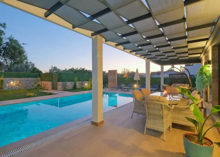 3 Bedroom With Private Pool Hot Tub *