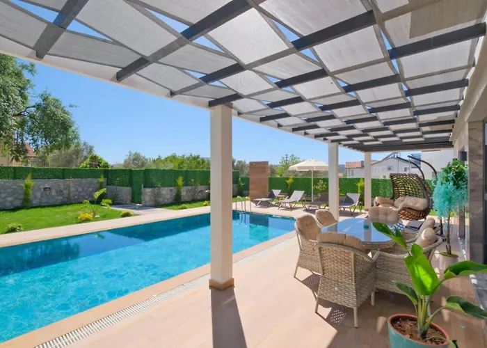 3 Bedroom With Private Pool Hot Tub