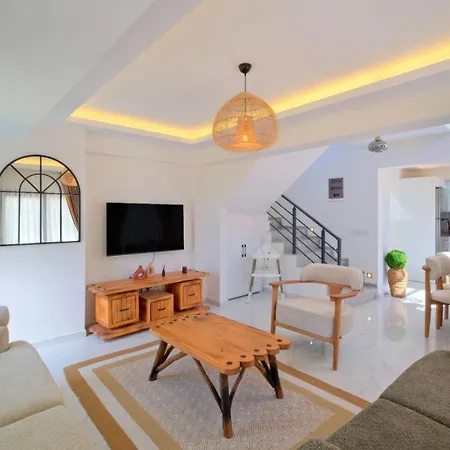 Ovacik 3 Bedroom With Private Pool Hot Tub 빌라 *