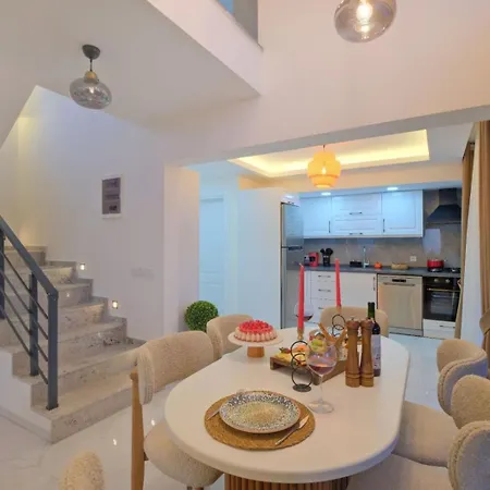 Ovacik 3 Bedroom With Private Pool Hot Tub 빌라 페티예