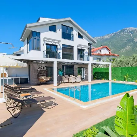 Ovacik 3 Bedroom With Private Pool Hot Tub 빌라
