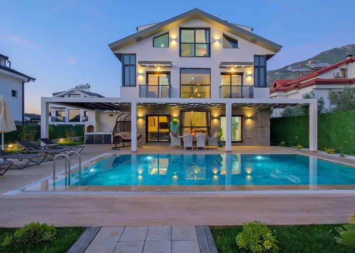 3 Bedroom With Private Pool Hot Tub